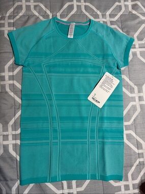 NWT Sz 14 ivivva Fly Tech SS Tee Aqua Blue